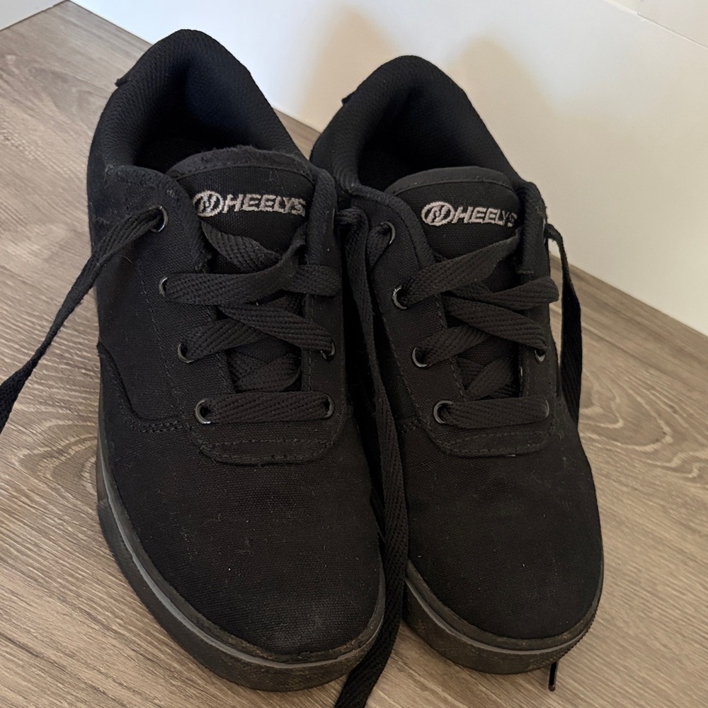 Heelys Kids’ Classic Black Skate Sneakers